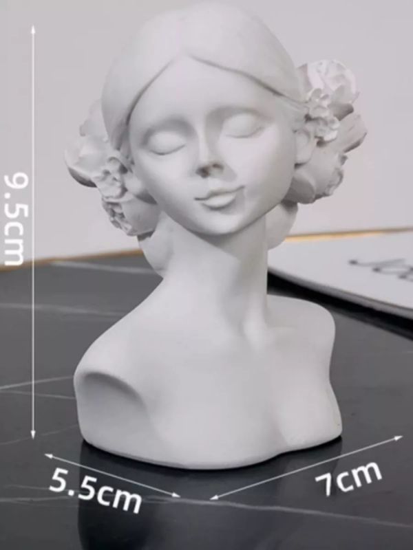 Статуэтка для интерьера из гипса