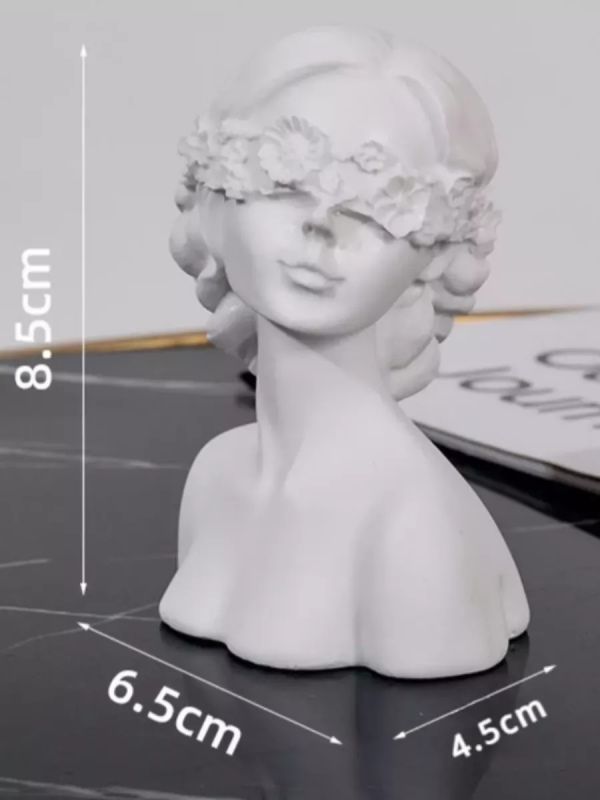 Статуэтка для интерьера из гипса